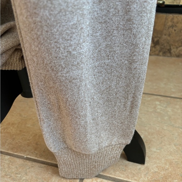 Fresh two piece knitted lounge wear suit in small size camel color - Picture 2 of 5